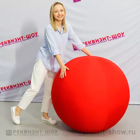 Красный мяч надувной