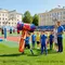 гигантский молоток с ярким принтом